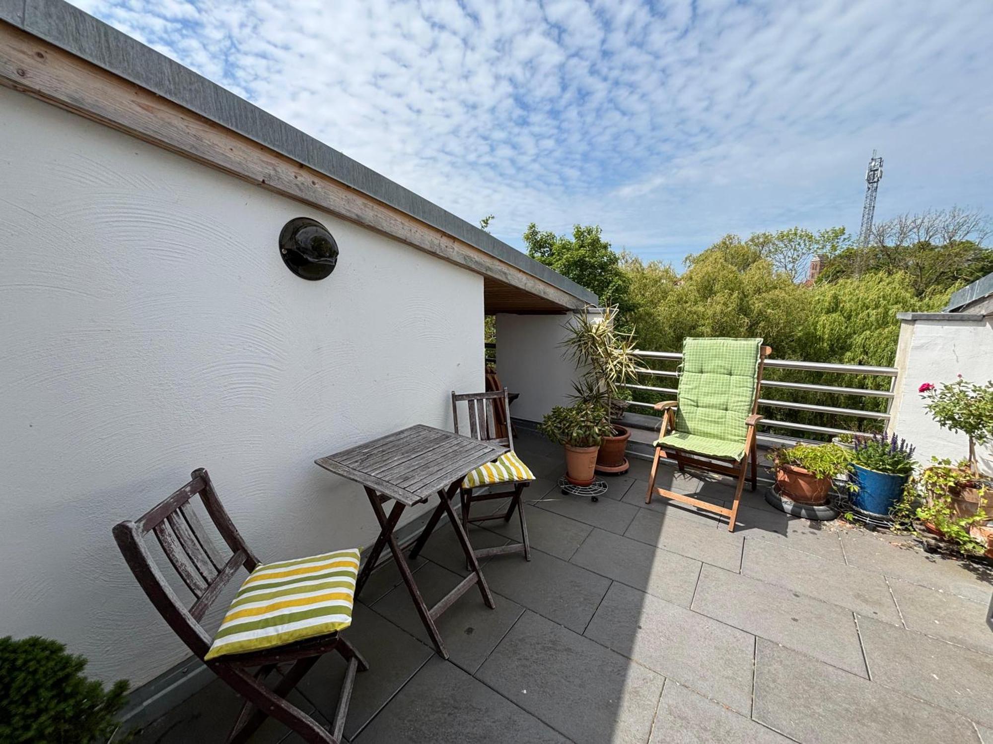 Dachgeschosszimmer Mit Terrasse *